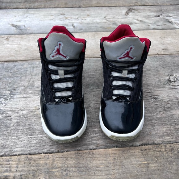 Youth Jordan Max Aura 2 Sneakers CN8094-006, Blk-Red & White - Picture 5 of 9